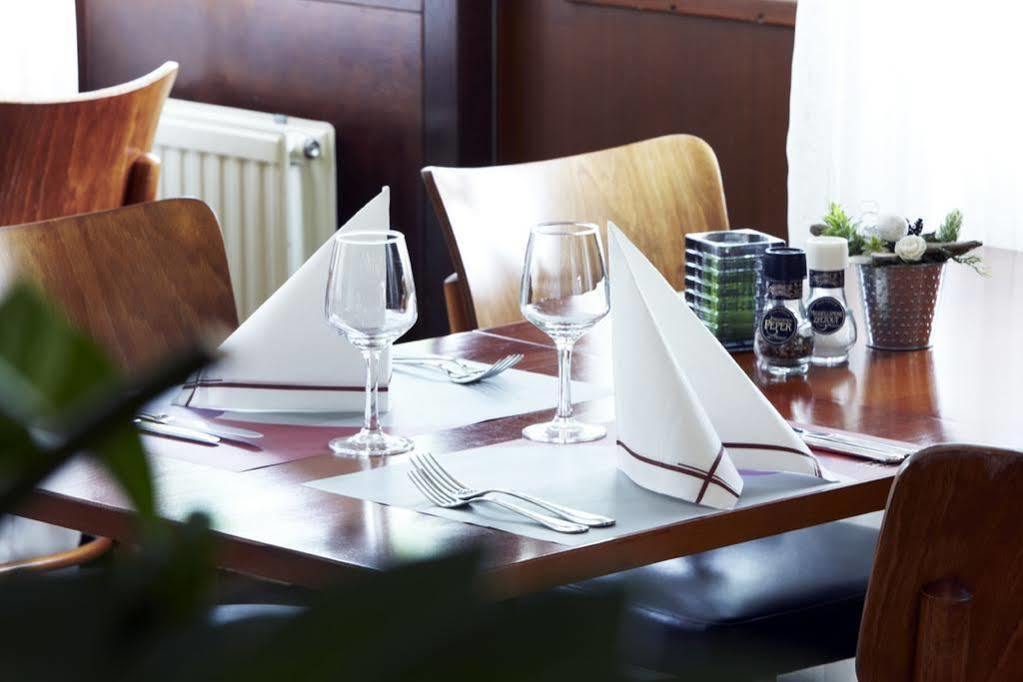 Campanile Hotel & Restaurant レーワールデン エクステリア 写真