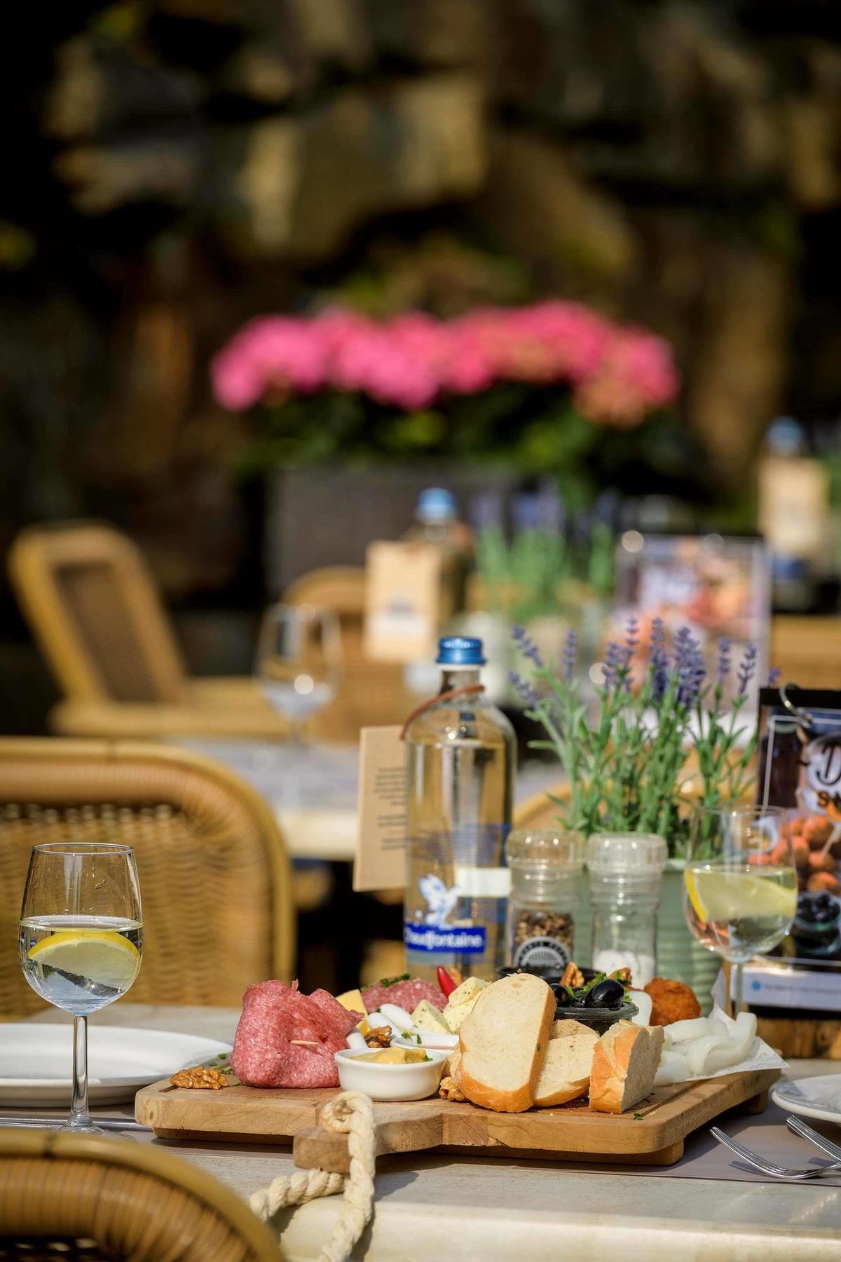 Campanile Hotel & Restaurant レーワールデン エクステリア 写真